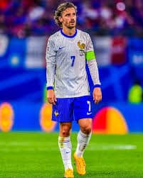 Antoine Griezmann retires from international football