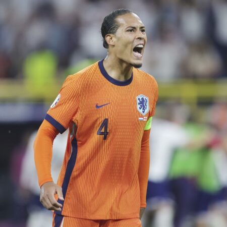 Van Dijk commits to Netherlands after Koeman talks